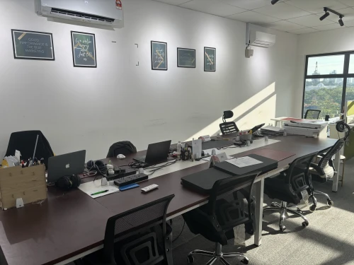 office-wazza-2.webp